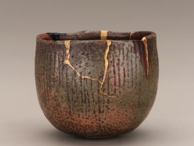 Kintsugi: riempire d'oro le ferite